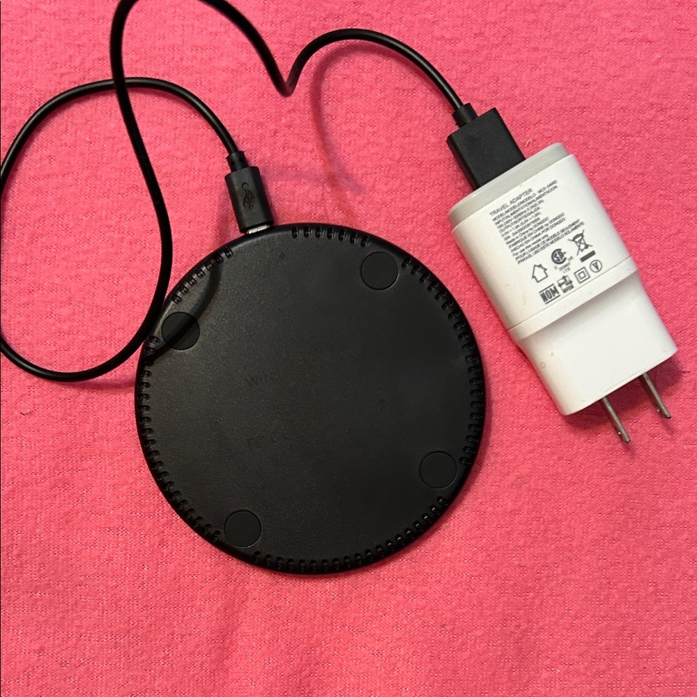 Black Wireless Charger with White Adapter